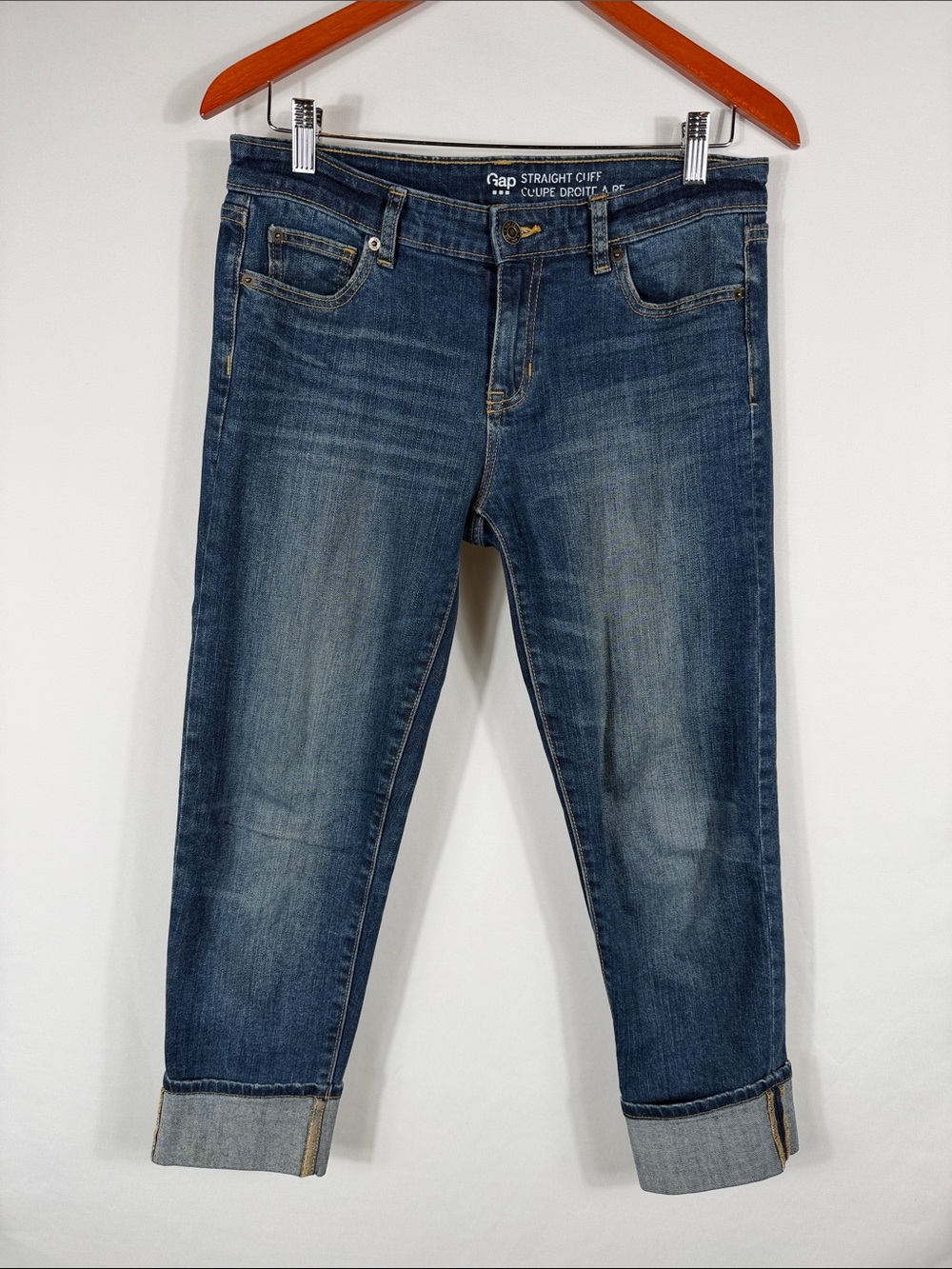 GAP Women's Straight Cuff Crop Dark Blue Denim Capris. Size 4. 31 inch waist